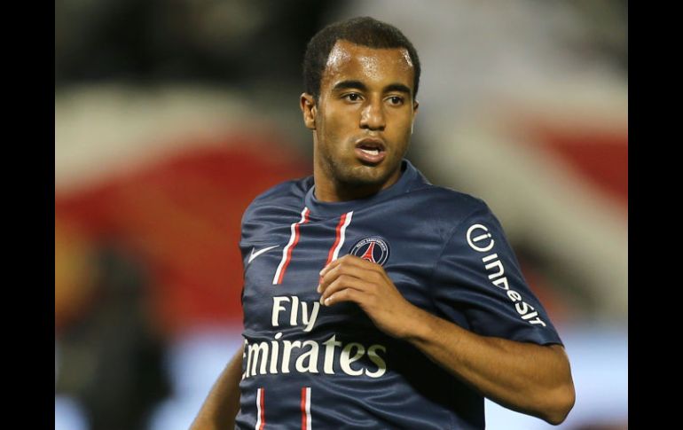 El brasileño Lucas Moura debutó en el partido amistoso sobre el campeón de Catar, el Lekhwiya. AFP  /