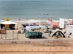 Vista general de una parte del campamento del Rally Dakar en la playa de Magdalena, en Lima. EFE EFE /