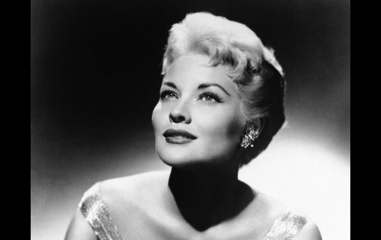 La cantante estadounidense, Patti Page, se considera la primera cantante en hacer coros para sí misma en una grabación. AP  /