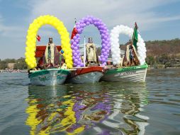 Señalan que el monto de peregrinos que acuden a lo largo de un mes a Cajititlán, supone un millón de fieles. ARCHIVO  /