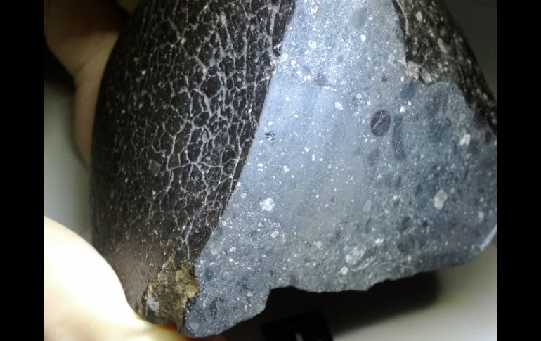 El análisis del meteorito marciano conocido como NWA 7034 determinó que es de 2.1 millones de años y es rico en agua. AP  /