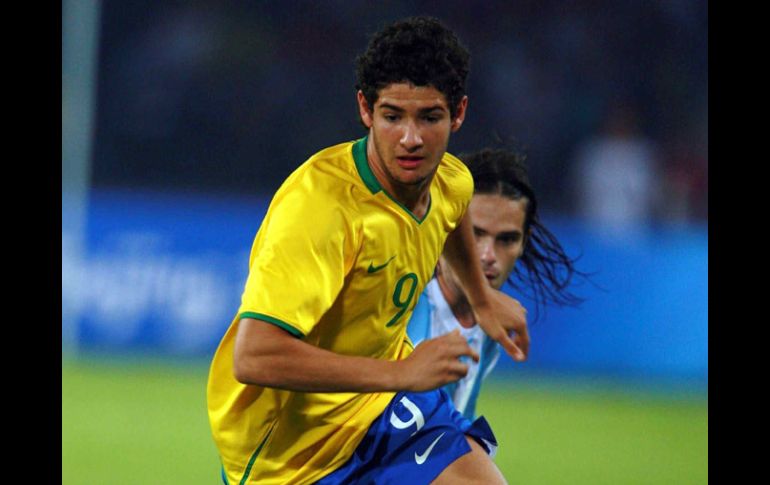 Alexandre Pato regresa al futbol brasileño luego de su paso por Europa. MEXSPORT  /