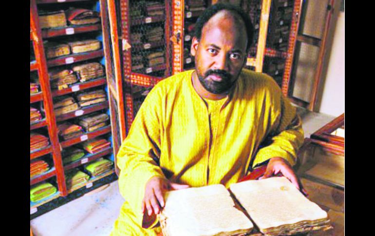 Extinción. Abdelkader Haidara en su biblioteca de Tombuctú, hace algunos años.  /