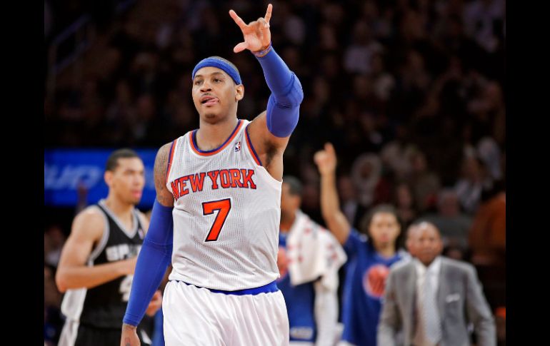 Anthony celebra un tiro de tres puntos contra los Spurs de San Antonio. REUTERS REUTERS /