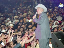 Miembros del Patronato de la Feria hablaron con Lupillo Rivera para proponerle la presentación en el Palenque. ARCHIVO /