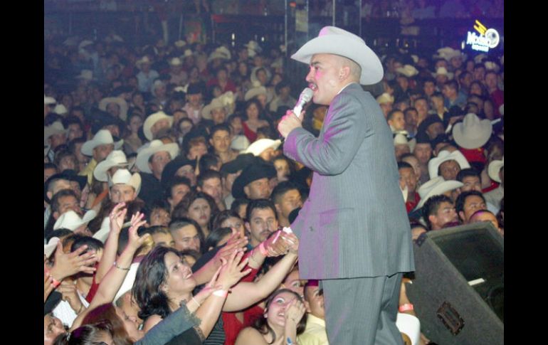 Miembros del Patronato de la Feria hablaron con Lupillo Rivera para proponerle la presentación en el Palenque. ARCHIVO /