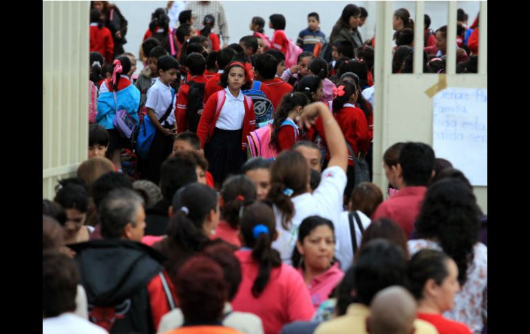 La falta de escuelas provoca una sobrepoblación de entre 50 y 60 alumnos en algunas aulas. ARCHIVO /