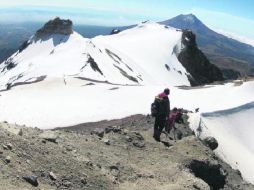 TIERRA DE GIGANTES. A una altura cinco mil 220 metros, sobre Iztaccíhuatl, se puede contemplar cualquiera de los valles.  /