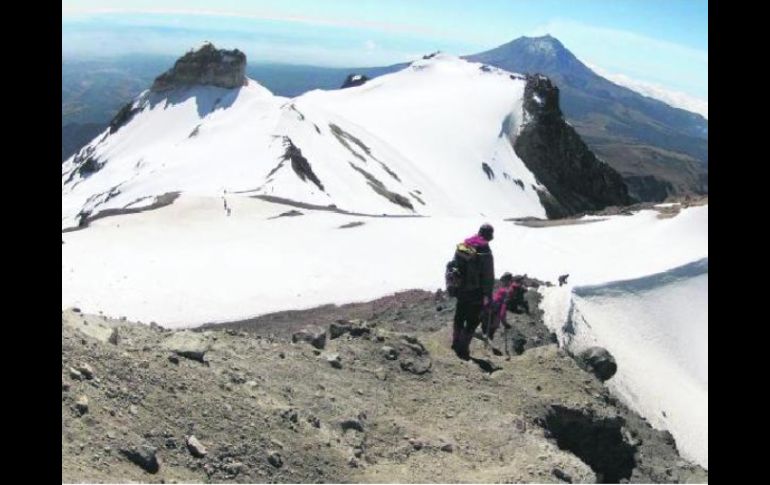 TIERRA DE GIGANTES. A una altura cinco mil 220 metros, sobre Iztaccíhuatl, se puede contemplar cualquiera de los valles.  /