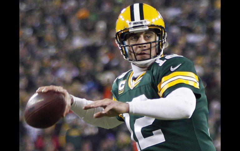 Aaron Rodgers tiene a los Empacadores en la siguiente fase de los playoffs. AP /