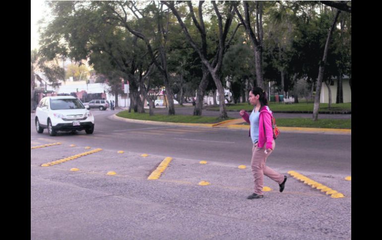 La Glorieta Chapalita es un sitio considerado de difícil tránsito para visitantes del mercado de arte de los fines de semana. EL INFORMADOR /