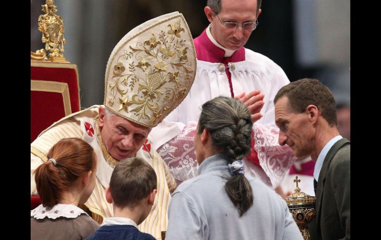 La homilía, ante unas diez mil personas, fue celebrada en la basílica de San Pedro. XINHUA /