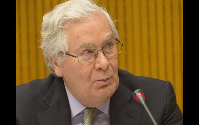 Mervyn King, durante una conferencia de prensa en Basilea. EFE /