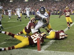 Momento en el que Marshawn Lynch anota para darle la ventaja definitiva a Seattle en el partido. REUTERS /