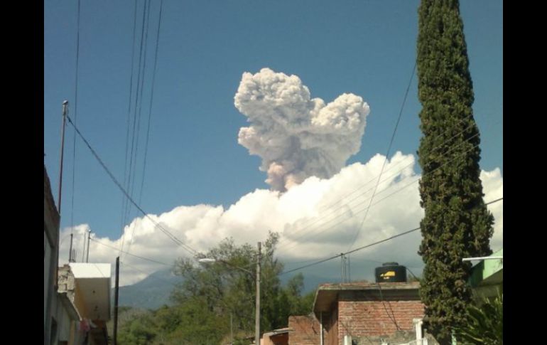 El Volcán de Fuego de Colima provocó una enorme nube de ceniza, la cual se elevó varios cientos de metros sobre el nivel del cráter. SUN /