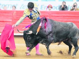 Fermín Rivera fue la figura de la tarde al cortar dos orejas a ''Gavioto'', de 505 kilogramos. EFE /