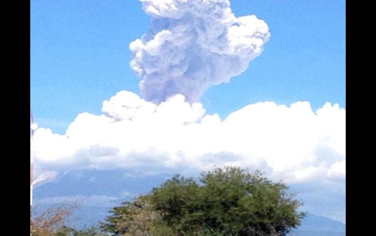 Una parte del volcán se ubica en Jalisco, en los municipios de Tuxpan, Tonila y Zapotiltlán de Vadillo. NTX /