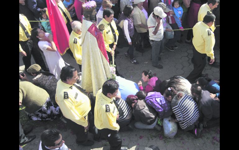 DE FIESTA. Las figuras de los Reyes Magos recorren las calles de Cajititlán, en Tlajomulco de Zúñiga. EL INFORMADOR /