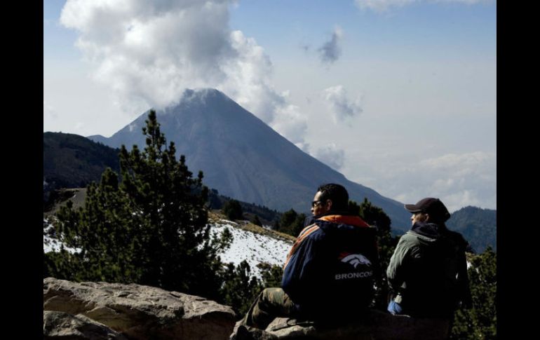 Las autoridades confirman que la actividad del volcán El Colima se mantiene en calma. ARCHIVO /