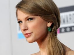 Taylor suele dedicar a sus exparejeas canciones que después se vuelven éxitos. ARCHIVO /