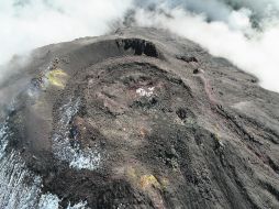 El Volcán de Colima muestra humo sobre su cráter, según revelan imágenes obtenidas durante un sobrevuelo de Protección Civil de Jalisco ESPECIAL /