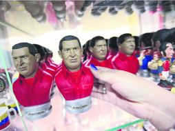 La venta de productos alusivos al mandatario se ha disparado en los comercios  ''chavistas'' de Caracas. AFP /