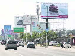 Cinco ayuntamientos de la Zona Metropolitana recaudaron 104 millones de pesos en el trienio por estos anuncios. EL INFORMADOR /