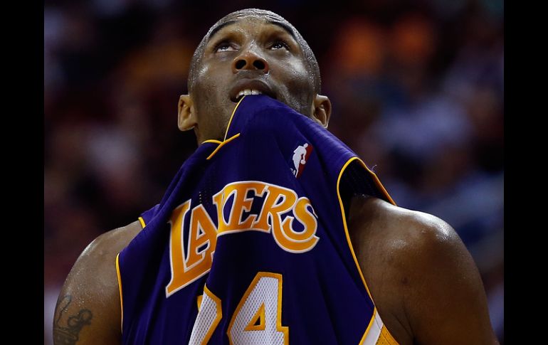 Kobe Bryant colaborò con 20 puntos en la derrota de su equipo. AFP /