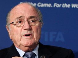 El organismo presidido por Joseph Blatter mantiene su lucha contra la corrupción en el balompié. ARCHIVO /