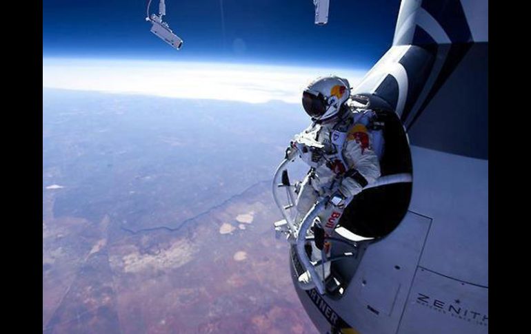 Imagen del salto de Baumgartner realizado el 14 de octubre del 2012.  /