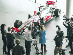 Sergio Pérez de inmediato supo que el entorno en McLaren es diferente, al ser muy requerido para entrevistas con la prensa. MCLAREN F1  /