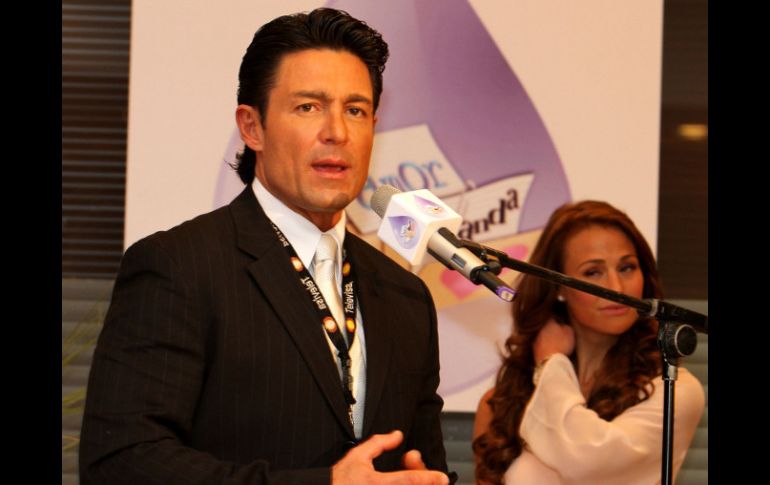 Fernando Colunga es la imagen de la campaña ''Una gota de agua, una gota de vida''. NTX /