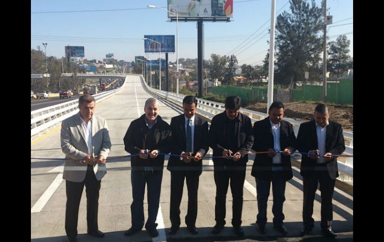 Emilio González Márquez inauguró hoy el Nodo Vial Juan Palomar y Arias. ESPECIAL /