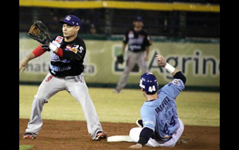 Algodoneros de Guasave clasificaron luego de derrotar a los Yaquis de Obregón. ESPECIAL /