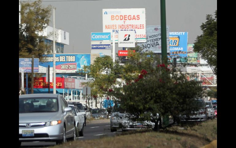 Los municipios de la ZMG buscan promover una ciudad libre de contaminación visual. ARCHIVO /