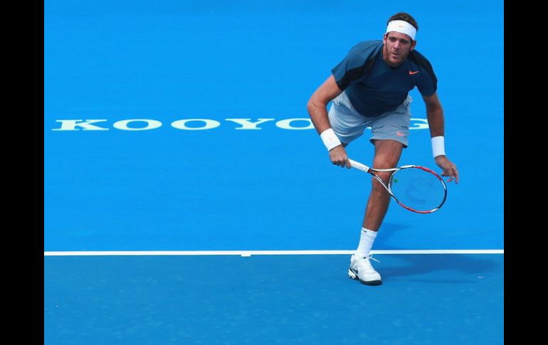 El argentino Juan Martin Del Potro responde una bola ante el tenista de Chipre Marcos Baghdatis. EFE /