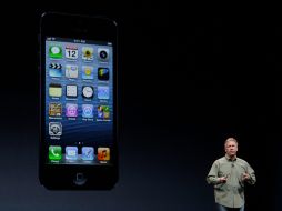 La noticia es que Apple no trabaja en el iPhone low-cost. En la foto, iPhone 5 y Phil Schiller AP /