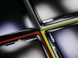 Nokia dijo que las fuertes ventas de smartphones Lumia han ayudaa a su negocio de telefonía móvil. REUTERS /