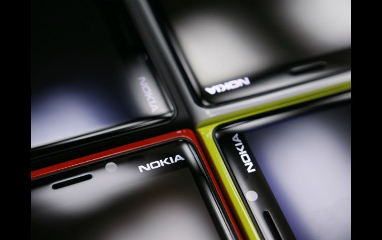 Nokia dijo que las fuertes ventas de smartphones Lumia han ayudaa a su negocio de telefonía móvil. REUTERS /