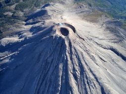 Se observó en la parte central del nuevo cráter un cuerpo lávico que representa una nueva efusión de magma. ESPECIAL /