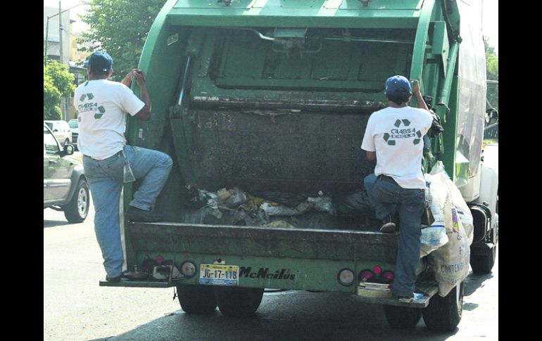 Algunos municipios señalan que la empresa contratada para recoger los residuos no respeta la separación de basura. EL INFORMADOR /