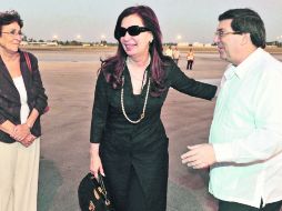 En La Habana. La presidenta argentina Cristina Fernández es recibida por el canciller cubano Bruno Rodríguez. AFP /