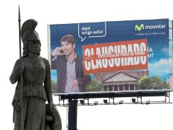 El anuncio de una empresa de telefonía celular localizado frente a la Glorieta Minerva quedó clausurado . EL INFORMADOR /