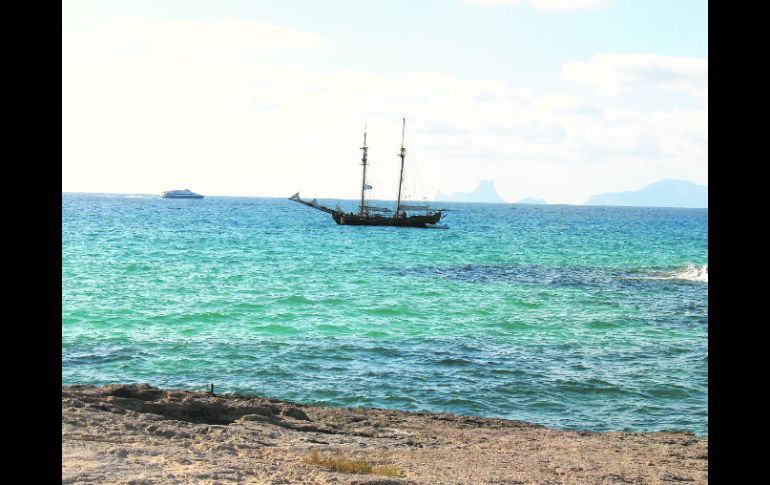 Imágenes. En Formentera el tiempo parece haberse detenido, los barcos que se ven se asemejan a aquellas grandes embarcaciones piratas.  /