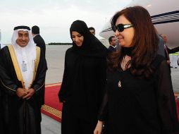 Reciben a Cristina fernández en el Aeropuerto de Abu Dhabi. XINHUA /