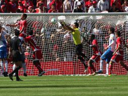 Alfredo Talavera tuvo bastante trabajo en el duelo ante el Puebla. EFE /