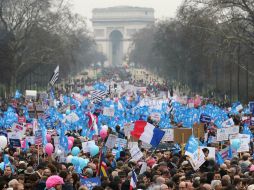 La manifestación congestionó los bulevares mientras los manifestantes caminaban hasta la torre Eiffel. AFP /