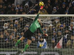 Christian Abbiati desvía un disparo durante el partido ante la Sampdoria. REUTERS /