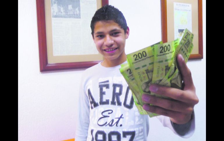 Atinado. César Abraham Neri Díaz, de 14 años, se llevó el premio completo. EL INFORMADOR /