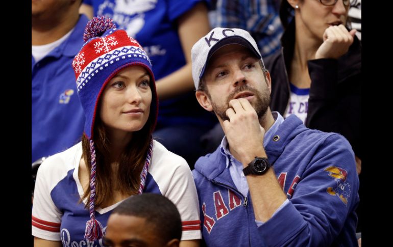 La pareja fue captada durante un encuentro de baloncesto en la universidad de Kansas. AP /